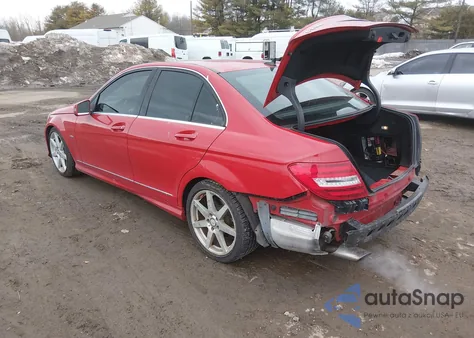 2012 Mercedes-Benz C 250 Sport z USA, uszkodzony, nr VIN WDDGF4HB9CR234329